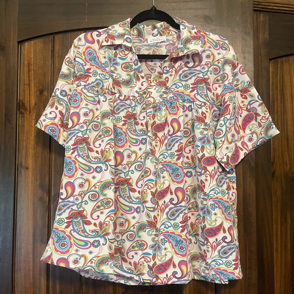 Short-Sleeve Paisley Button-Front Blouse in White Multicolor
